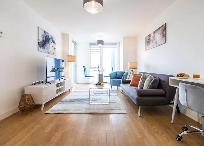 Stylish City Centre Apartment - Home From Home With Fully-Equipped Kitchen, Smart Tv, Netflix, Superfast Wifi, Free Parking, Self Check-In - By Brightleap Apartments