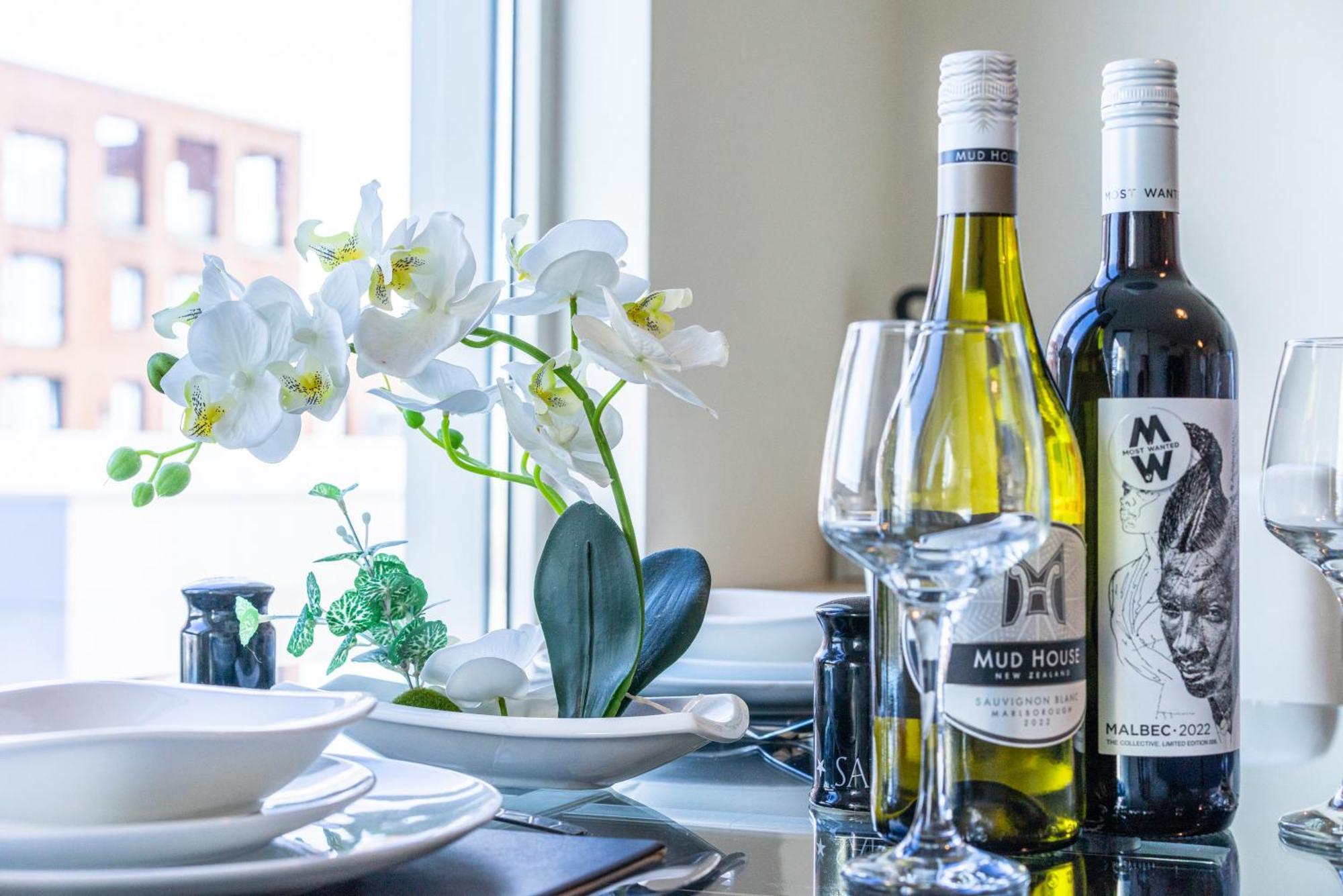 Apartment Brightleap Centre: Stylish Home-away With Smart Amenities