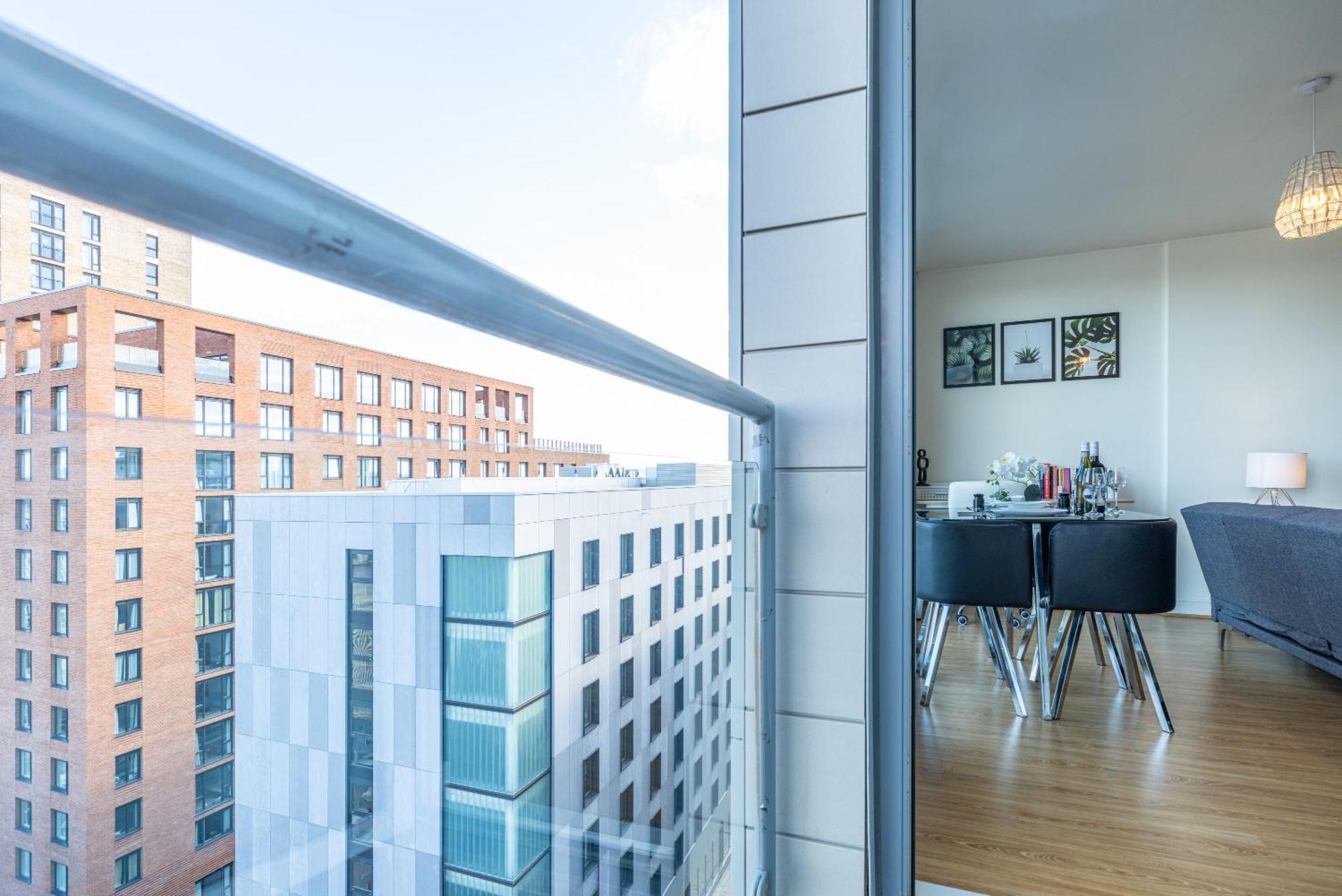Brightleap Centre: Stylish Home-away With Smart Amenities *